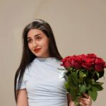 Sandy Jamal Instagram - مسائكم ورد💐 شنو اكثر لون ورد تحبو