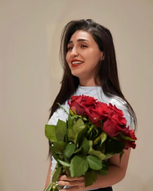 Sandy Jamal Instagram - مسائكم ورد💐
شنو اكثر لون ورد تحبو