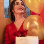 Sandy Jamal Instagram - كل عام واني بخير 🙈 اتمنى سنيني الجايه انتو تضلون موجودين ويايه❤️ شكرا عالكيكه الجميله @chef.sara90 photographer: @arsel.iq