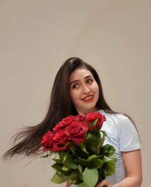 Sandy Jamal Instagram - مسائكم ورد💐
شنو اكثر لون ورد تحبو