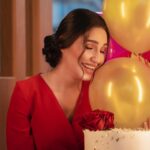 Sandy Jamal Instagram - عيدكم مبارك باقي صور عيد ميلادي كلت حرامات مانزلها الكم😁 منو سندكم بالحياه؟ ياصوره احلى