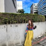 Sandy Wu Instagram - #sandywuofficial 新年的命名是：被疼愛的一年。 為了被疼愛，我也得付出心力， 不是賺取，而是用力相信他人的努力， 去接受、讓自身被囊括在疼愛之中。 衣著：@weekendmaxmara #weekendmaxmara 鞋子：@rogervivier 理解一直以來都是被疼愛的， 只是太習慣或太自然預設立場， 總是看不見身邊重要他人的疼惜憐愛。 「有的還要多給」或許是此刻最特別的提醒， 不只是充充足足，還是豐盛有餘。 被疼愛的一年，是多麼遠大又踏實的目標呀！ 只有我自己知道，誰在何時用什麼方式疼愛了我的生命， 只有我也去與之共鳴，才能實在記錄， 不只是一個都不遺漏，也自然建立信心的路徑， 啊對啦，訓練自己知道自己是多麼被疼愛的人啦！ 就是這個意思。 不是成為，而是知道。 其他的福氣安康會如影隨形， 點點滴滴都將匯聚成最澎湃洶湧的模樣。 是這樣的一年。 今天要聽：孫燕姿的樣子