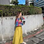 Sandy Wu Instagram - #sandywuofficial 新年的命名是：被疼愛的一年。 為了被疼愛，我也得付出心力， 不是賺取，而是用力相信他人的努力， 去接受、讓自身被囊括在疼愛之中。 衣著：@weekendmaxmara #weekendmaxmara 鞋子：@rogervivier 理解一直以來都是被疼愛的， 只是太習慣或太自然預設立場， 總是看不見身邊重要他人的疼惜憐愛。 「有的還要多給」或許是此刻最特別的提醒， 不只是充充足足，還是豐盛有餘。 被疼愛的一年，是多麼遠大又踏實的目標呀！ 只有我自己知道，誰在何時用什麼方式疼愛了我的生命， 只有我也去與之共鳴，才能實在記錄， 不只是一個都不遺漏，也自然建立信心的路徑， 啊對啦，訓練自己知道自己是多麼被疼愛的人啦！ 就是這個意思。 不是成為，而是知道。 其他的福氣安康會如影隨形， 點點滴滴都將匯聚成最澎湃洶湧的模樣。 是這樣的一年。 今天要聽：孫燕姿的樣子