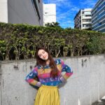 Sandy Wu Instagram - #sandywuofficial 新年的命名是：被疼愛的一年。 為了被疼愛，我也得付出心力， 不是賺取，而是用力相信他人的努力， 去接受、讓自身被囊括在疼愛之中。 衣著：@weekendmaxmara #weekendmaxmara 鞋子：@rogervivier 理解一直以來都是被疼愛的， 只是太習慣或太自然預設立場， 總是看不見身邊重要他人的疼惜憐愛。 「有的還要多給」或許是此刻最特別的提醒， 不只是充充足足，還是豐盛有餘。 被疼愛的一年，是多麼遠大又踏實的目標呀！ 只有我自己知道，誰在何時用什麼方式疼愛了我的生命， 只有我也去與之共鳴，才能實在記錄， 不只是一個都不遺漏，也自然建立信心的路徑， 啊對啦，訓練自己知道自己是多麼被疼愛的人啦！ 就是這個意思。 不是成為，而是知道。 其他的福氣安康會如影隨形， 點點滴滴都將匯聚成最澎湃洶湧的模樣。 是這樣的一年。 今天要聽：孫燕姿的樣子