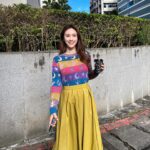 Sandy Wu Instagram - #sandywuofficial 新年的命名是：被疼愛的一年。 為了被疼愛，我也得付出心力， 不是賺取，而是用力相信他人的努力， 去接受、讓自身被囊括在疼愛之中。 衣著：@weekendmaxmara #weekendmaxmara 鞋子：@rogervivier 理解一直以來都是被疼愛的， 只是太習慣或太自然預設立場， 總是看不見身邊重要他人的疼惜憐愛。 「有的還要多給」或許是此刻最特別的提醒， 不只是充充足足，還是豐盛有餘。 被疼愛的一年，是多麼遠大又踏實的目標呀！ 只有我自己知道，誰在何時用什麼方式疼愛了我的生命， 只有我也去與之共鳴，才能實在記錄， 不只是一個都不遺漏，也自然建立信心的路徑， 啊對啦，訓練自己知道自己是多麼被疼愛的人啦！ 就是這個意思。 不是成為，而是知道。 其他的福氣安康會如影隨形， 點點滴滴都將匯聚成最澎湃洶湧的模樣。 是這樣的一年。 今天要聽：孫燕姿的樣子