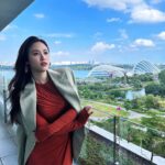 Sandy Wu Instagram – #sandywuofficial

The best view 🧘🏻‍♀️

心目中第一名依然是新加坡
好喜歡、好享受、好好吃
邊工作邊放鬆

Can’t wait to visit again’

👗 @hm #HMStudio

今天要聽：鳳飛飛的可愛的玫瑰花