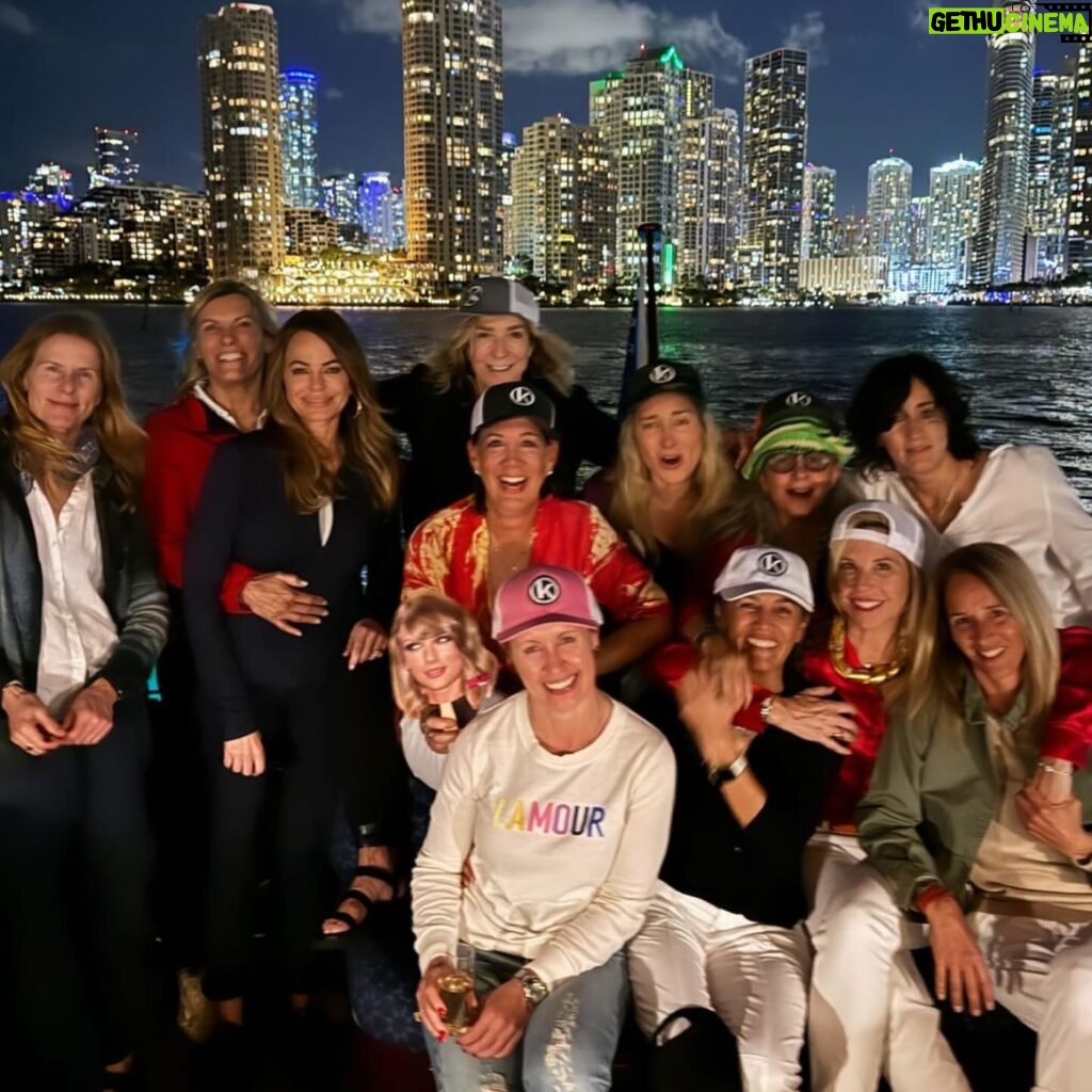 Sandy Yawn Instagram - Having a great time at the Miami Boat Show! #miamiboatshow2024