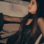 Saniya Shaikh Instagram - Koi aagya hain….🖤 . . . . . . . . . . . . . #sanufam #sanulove #smile #love #foryou #kbye #reelkarofeelkaro #reelitfeelit #old #dream #car #drive