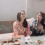 Sanjjanaa Instagram - Was a beautiful evening & a event conducted by @sanghvi_lalit_ & @binammehta , in association with @redfmbengaluru , Had a lovely time meeting old friend @dharamm74 , and was a lovely evening at @gillysblr . #bannerghatta #road .