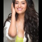 Sanya Thakur Instagram - Shape of me !!! Pc @dabbooratnani Makeup @sabakhanmakeup @hairby_shivanik #sanyathakur #sanya #newpost #picoftheday #glam