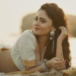 Sanya Thakur Instagram - Saree look - Always 💕 😍 . . 📷 @sahil_navadiya_ & team @fashion.by_snf 💄 @makeup_asfaque . . #fashion #photoshoot #photooftheday #indianwear #tradition