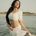 Sanya Thakur Instagram - Saree look - Always 💕 😍 . . 📷 @sahil_navadiya_ & team @fashion.by_snf 💄 @makeup_asfaque . . #fashion #photoshoot #photooftheday #indianwear #tradition