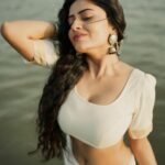 Sanya Thakur Instagram - Saree look - Always 💕 😍 . . 📷 @sahil_navadiya_ & team @fashion.by_snf 💄 @makeup_asfaque . . #fashion #photoshoot #photooftheday #indianwear #tradition