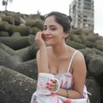 Sanya Thakur Instagram - You can’t break the confidence of a girl who dares to leave home with oily hair 😅💕. Pc @sahil_navadiya_ #goodmorning #teaincoffeemug #iloveyou #sanyathakur