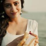 Sanya Thakur Instagram - In a world chasing trends, I aspire to be a timeless classic #indianlook . . 📷 @sahil_navadiya_ & team @fashion.by_snf 💄 @makeup_asfaque . . #fashion #photoshoot #photooftheday #indianwear #tradition