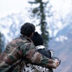 Sara Ali Khan Instagram - Are you a beach or mountain person? I’m a sunset seeking, peace loving, safety searching, sibling needing kind of person 🌅🌄☮️🕊️🥰 @______iak______