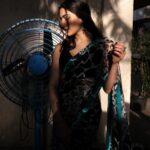 Sara Ali Khan Instagram - Sunday Blue Fan 🦋 Sunday Sun Tan ☀️🧴 Sunday Bus Stop 🚍🚏🅿️ Sunday Colour Pop 🌀💙
