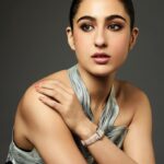 Sara Ali Khan Instagram - Lost in thought- lost in translation 💭🧠