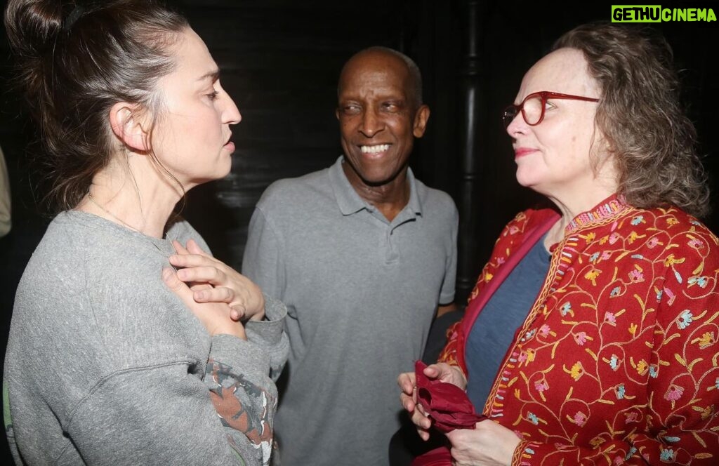 Sara Bareilles Instagram - So thrilled to have @sarabareilles join us at our dock at #NotebookMusical 🛶🌦️ Photo by Bruce Glikas @bruglikas @broadwaybruce_