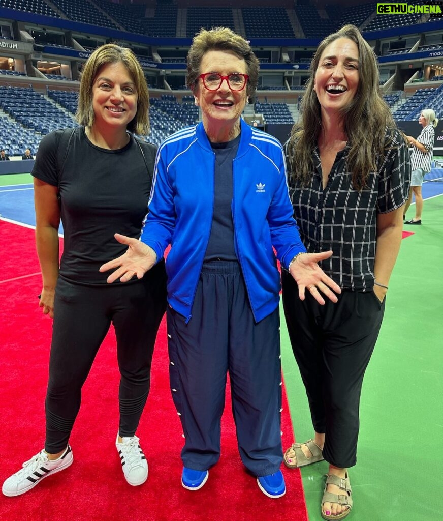 Sara Bareilles Instagram - There is nobody like her. She has walked the walk in the name of equality and justice since the beginning of her career, and tomorrow, at opening day of the @usopen, we celebrate 50 years since @billiejeanking changed the game and the way women were seen and valued by securing equal prize money!! Her relentless pursuit forged a movement that changed an industry and the world, and to know her is to know one of the most bright, curious, interested, charismatic, intelligent, passionate people on earth. Thank you Billie for being YOURSELF, and inviting me and my right hand (literally) @nadiadigiallonardo to serenade you and your unbelievable legacy. You always dared to believe in something better, and so it came to be. Let us all learn from you! #billiejeanking #usopen #brave #equalitymatters #badass Photo: the undeniable @cooksandking
