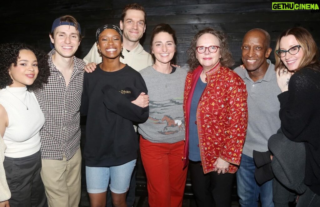 Sara Bareilles Instagram - So thrilled to have @sarabareilles join us at our dock at #NotebookMusical 🛶🌦️ Photo by Bruce Glikas @bruglikas @broadwaybruce_