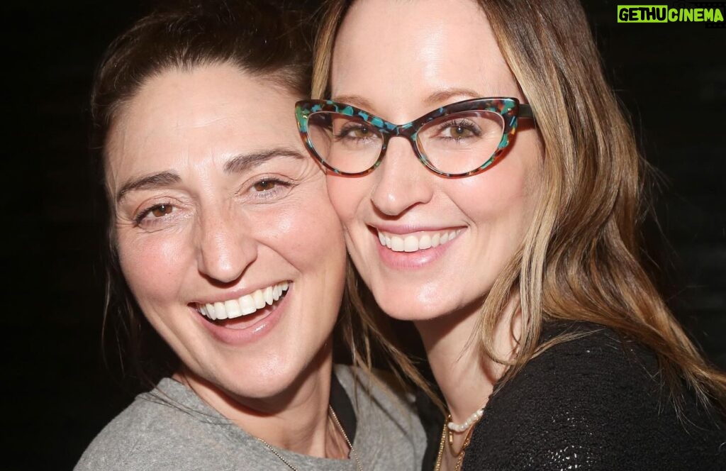 Sara Bareilles Instagram - So thrilled to have @sarabareilles join us at our dock at #NotebookMusical 🛶🌦️ Photo by Bruce Glikas @bruglikas @broadwaybruce_