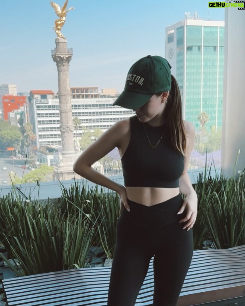 Saraí Meza Instagram - Recents. 🐞 amo cdmx 🐞 al parecer tengo gorra nueva favorita 🐞 emmm, esta foto está abierta a la interpretación 🐞 isn’t she cuuuute? (obvio limpié muy bien después porque fuchi) 🐞 una lloradita (con su respectiva foto) y a seguir 🐞 no es fácil pero esta frase ayuda :)