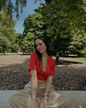 Saraí Meza Instagram - yo chingue y chingue que me tomen una foto… la pose que hago 🥲: