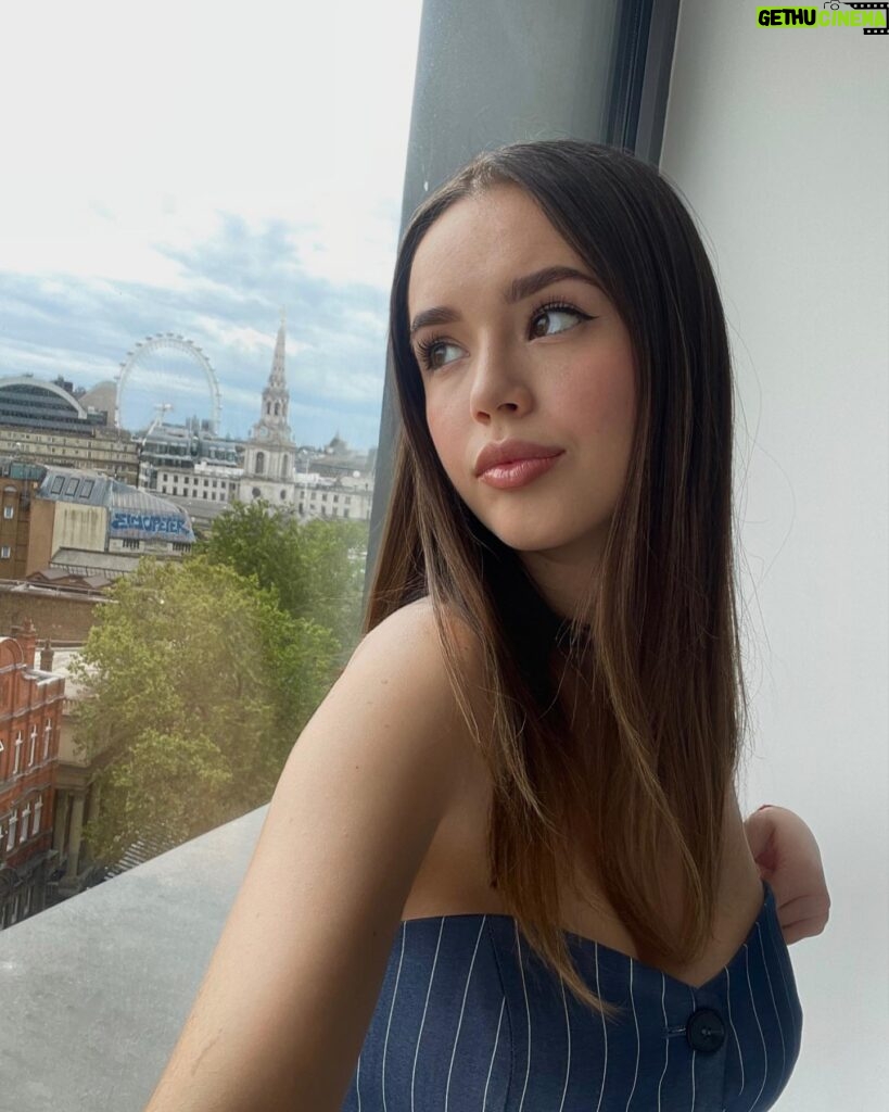 Saraí Meza Instagram - missing london y que esta sea la vista mi cuarto 😫 (lo que no extraño son las ojeras que me cargaba jajaja) @assemblyhotels