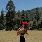 Saraí Meza Instagram - Mis domingos favoritos se ven así 🌲🍃🦋🐞🌸☀️☁️. lucky to be sorrounded by beautiful souls.