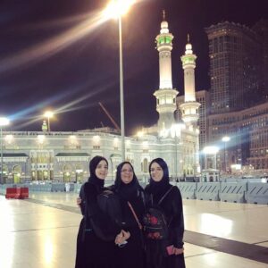 Sara Derzawy Instagram - عام جديد سعيد .. متحاوطين فيه بحبايبكم .. سنة مليانة فرحة و سعادة و راحة بال يارب 
كل سنة وانتوا بألف خير ⁦❤️⁩⁦
.. الصورة من شهرين علي فكرة 
#سارة_درزاوي  #مسرح_مصر  #مكة