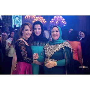 Sara Derzawy Instagram - ‏" هي أمي .. ومأمني .. وأماني .. وإيماني .. وأمتي .. ومسكني .. وسكني .. وروحي .. وراحتي .. وكل كلي "⁦
⁦❤️⁩⁦❤️⁩😘
كل سنة وانتي طيبة يا حبيبتي .. ربنا يديكى الصحة والعمر الطويل و يريح بالك و يفرحك 🌹😘😘
#سارة_درزاوي  #مسرح_مصر
