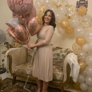 Sara Derzawy Instagram - كل سنة وانتوا طيبين .. و يا رب السنة الجاية تبقى أحلى و أخف على الناس كلها 🥰❤️
Happy new year ❤️ 2021
#سارة_درزاوي  #مسرح_مصر  #ونسني