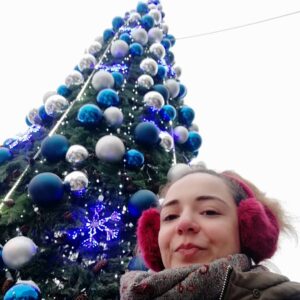 Sara Derzawy Instagram - Merry Christmas 🎄☃️
#tb #russia #moscow  #redsquare #snow #frozen ❄️❄️ #masr7_masr #masrah_masr #sara_derzawy 
#مسرح_مصر  #سارة_درزاوي
أنا في مصر دلوقت والله يا جماعة 😅