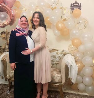 Sara Derzawy Instagram - كل سنة وانتي طيبة يا ماما... سنين سعيدة مليانة هنا و فرحة و راحة بال يا رب ❤️❤️
#سارة_درزاوي