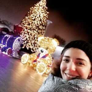 Sara Derzawy Instagram - Merry Christmas 🎄☃️
#tb #russia #moscow  #redsquare #snow #frozen ❄️❄️ #masr7_masr #masrah_masr #sara_derzawy 
#مسرح_مصر  #سارة_درزاوي
أنا في مصر دلوقت والله يا جماعة 😅