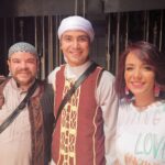 Sara Derzawy Instagram - كل سنة وانت طيب يابو ليلي وسفيان ... ربنا يرزقك الخير والنجاح الدائم وراحة البال و يباركلك في عيلتك يا رب ⁦❤️⁩⁦❤️⁩ انور راشق في الصورة مش مشكلة 😂 بس منور برضه #محمد_عبدالرحمن #توتا #سارة_درزاوي #مسرح_مصر