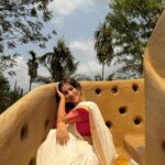 Sara Gurpal Instagram - What a beautiful day 🌸 ഈ മനോഹരമായ അവസ്ഥയിൽ ഇവിടെ എത്തിയതിൽ വളരെ നന്ദിയുണ്ട്. സാറയിൽ നിന്നുള്ള സ്നേഹം ♥️ 📍 @themudhousemarayoor