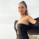 Sara Khan Instagram - 🖤🤍🖤🤍 #ssarakhan