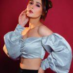 Sara Khan Instagram – Silver , Gold 🤩 I don’t discriminate! I like sparky things 🤩

Stylist- @stylebyriyajn
Photography – @abhay_r_kirti 
Makeup- @makeupbyshaheenshaikh 
Hair- @abidansanri
Outfit- @amorecoutureofficial
Location courtesy- @byou.in x @tejalpimpley
Team- @greenlight__media