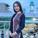 Sara Khan Instagram - Hello ❤️ Thank u @asiyakhankazmi for this beautiful dress And thank u @rahatkazmi for this click 😛 #ssarakhan #happy #bliss #happiness