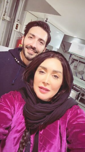 Sara Monjezi Instagram - معجزه‌ها همیشه دور نیستن. یه وقتایی اینقدر بهمون نزدیکن که متوجه‌شون نمیشیم. مثل سلامتی، داشتن یه خانواده مهربون، و خیلی چیزای دیگه که مدت‌هاست معمولی شدن برامون، اما خیلی باارزشن