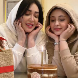 Sara Monjezi Instagram - خواهرزیبای من 
هرچه آرزوی خوبه مال تو 

تولدت مبارک ♥️♥️♥️♥️♥️♥️
