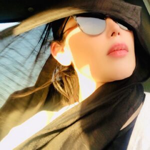 Sara Monjezi Instagram - هر کاری از دستاان برمی اید در این روزهای سخت برای یکدیگر انجام دهید آگر خودمان به خودمان رحم کنیم 
خداوند به ما رحم خواهد کرذ 
ممنون ازخانم دکترشهرکی عزیزم 🙏🏻🙏🏻
#خدا#کرونا #پدر
