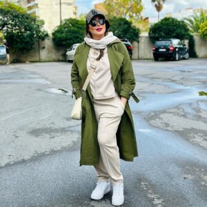 Sara Monjezi Instagram - من اشتیاق دارم به زندگی، به دوست داشتن‌های عمیق، به دیوانگی‌های مدام، به عشق...
من اشتیاق دارم به مسیرهای نرفته، به مقصدهای بعید، به هر آن‌چیزی که دیگران از آن دست کشیده‌اند، به آن فکر نکرده‌، یا دست‌نیافتنی و محال پنداشته‌اند.
من اشتیاق دارم به بودن، به دوام آوردن، به لبخند زدن
