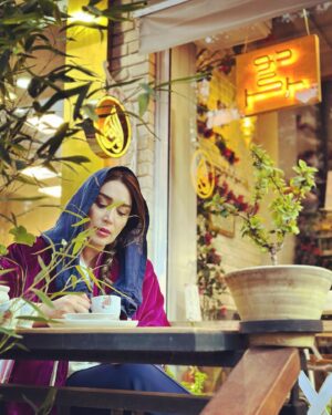 Sara Monjezi Instagram - دمی سکوت در این جهان پرهیاهو !!!!
@alzahra2burger 🧿🧿🧿