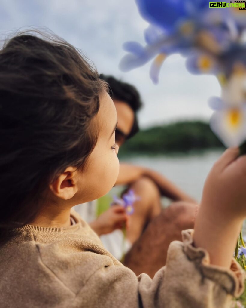 Sara Prata Instagram - 🌼 abril 🌼 recebemos Abril de braços abertos e preenchemos os dias com os tão falados recomeços. Assim como desabrocha a Primavera também em nós começa a chegar uma leveza boa ♥️ 📸 Um scroll pelo mês de Abril em 10 fotografias