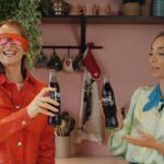 Sara Prata Instagram - A maior e mais friendly battle de pizzas♥️🔥 Aceitámos o desafio de preparar a melhor refeição de sempre, Pizza Caseira, acompanhada com Coca-Cola Zero! Ficaram as duas perfeitas e acabou por ser uma manhã de risota. E ainda nos divertimos com os jogos da app da Coca-Cola! Eu nem ia dizer nada, mas até nisso eu lhe ganhei 😂 Vocês também podem divertir-se a jogar! E ao jogarem habilitam-se ganhar prémios! Não sabiam? Só têm de comprar a vossa Coca-Cola, guardarem os talões, descarregam a app, e podem ganhar prémios incríveis!! E com tudo isto eu só não percebi é como é que foram parar azeitonas à minha pizza? Acham que foi a Carina? Quem achar que sim, como eu, meta um 🍕!! Vais ser apanhada @carinacaldeira_ @cocacolaportugal #pub #refeiçõesmágicas #realmagic #recipeformagic