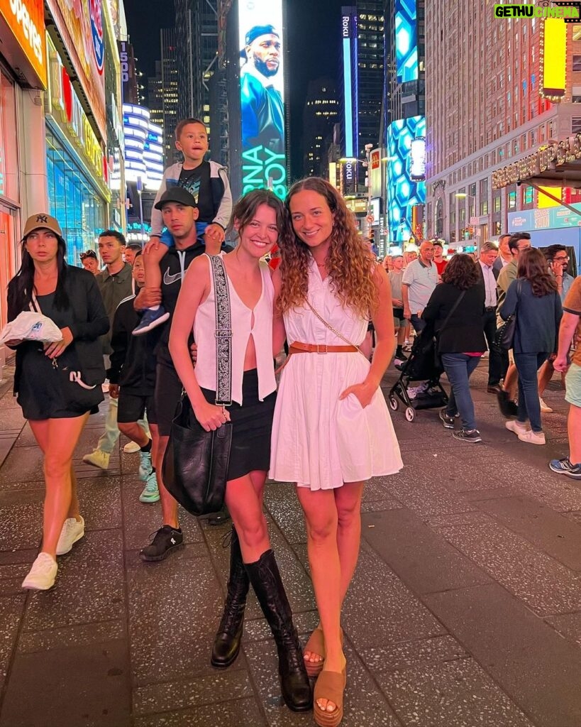 Sara Waisglass Instagram - really was in a New York State of mind🥹❤️