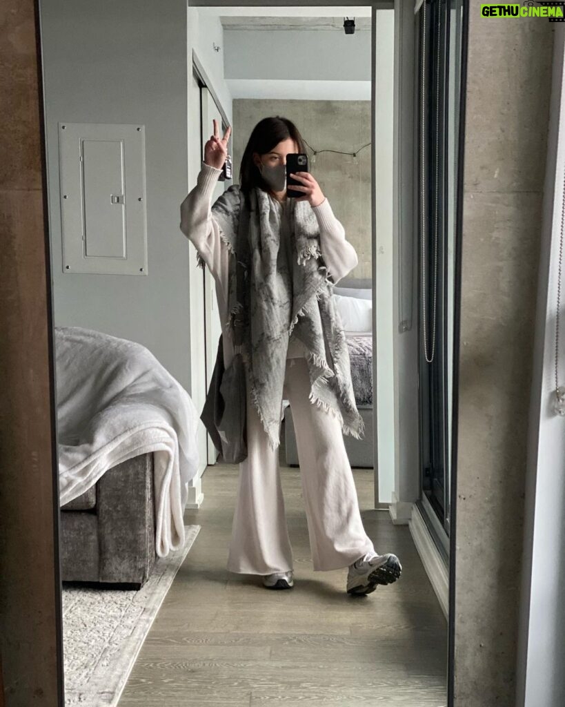 Sara Waisglass Instagram - the condo mirror… a series✌️